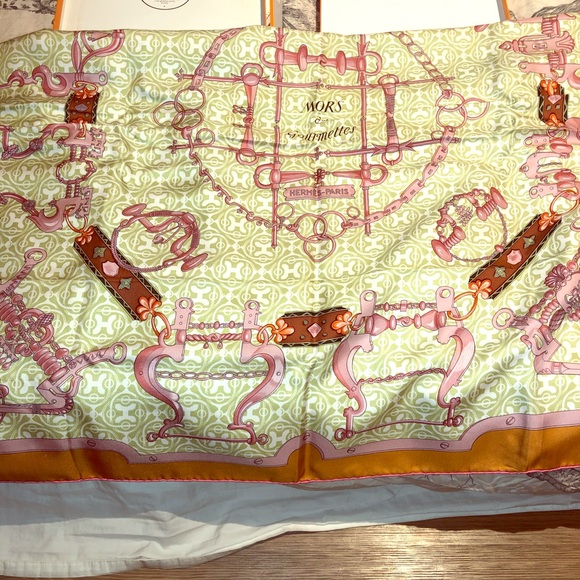 Hermès Mors & Gourmettes Silk scarf - Picture 1 of 8